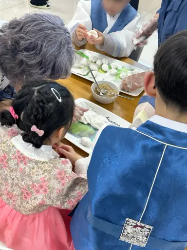 강남구 아동위원협의회, 아동복지시설 찾아 추석맞이 송편빚기