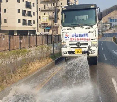 ‘가을철 미세먼지 줄인다’ 살수차 4대 투입