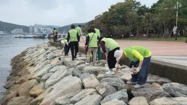 창원시자원봉사단체협의회, 환경정화로 지역사회에 온기 더해