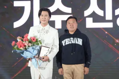 예산군, 가수 신성 홍보대사 위촉… 고향 알리기 나선다