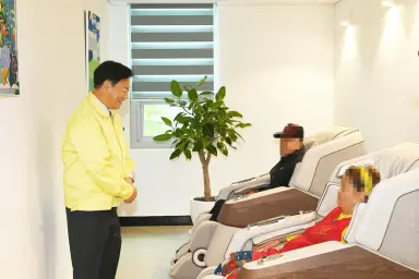 신동화 구리시장, '시민 공감 로드체킹' 현장 점검… 동구시민건강증진센터·노인복지시설 운영 현황 살펴