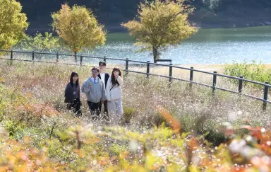 황인호 동구청장, “가을 정취 가득한 대청호로 오세요”new