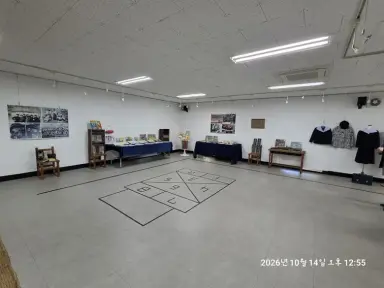영암문화원 옛 교과서 전시, 세대 공감 속 인기…다음달 12일까지