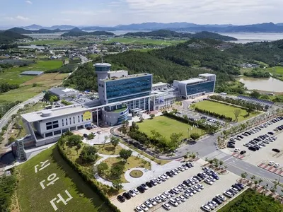 신안군, 20억 원 투자의 효과…도서 지역 대입 진학률 78.5% 달성