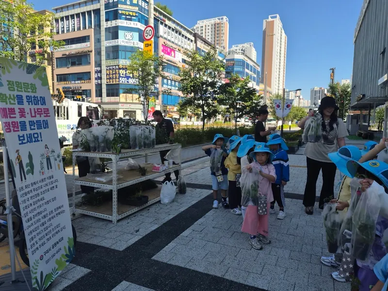 구리시, 시민에게 꽃 2,000본 나눔… 정원문화 확산