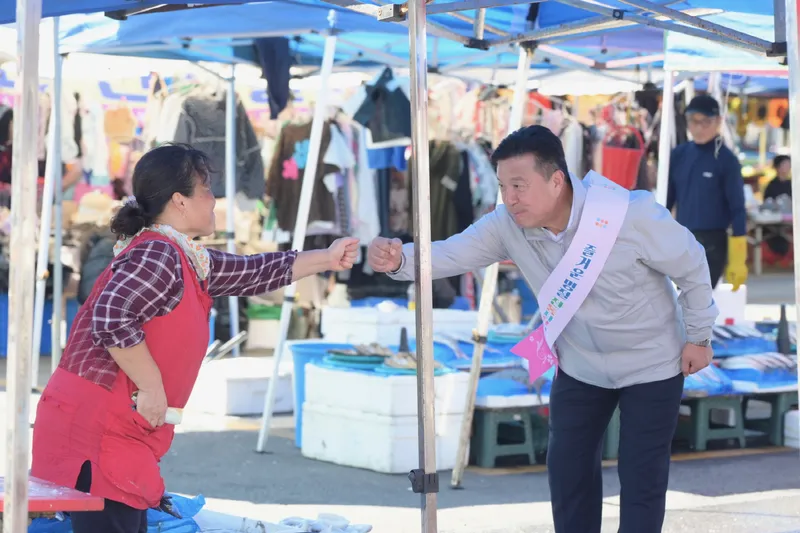 최재구 예산군수, 추석 앞두고 전통시장 찾아 상인 격려