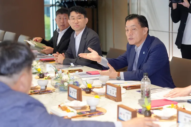 제18회 세계도로협회(PIARC) 동계도로대회 유치위원회 출범…이재준 수원특례시장, 공동위원장 추대
