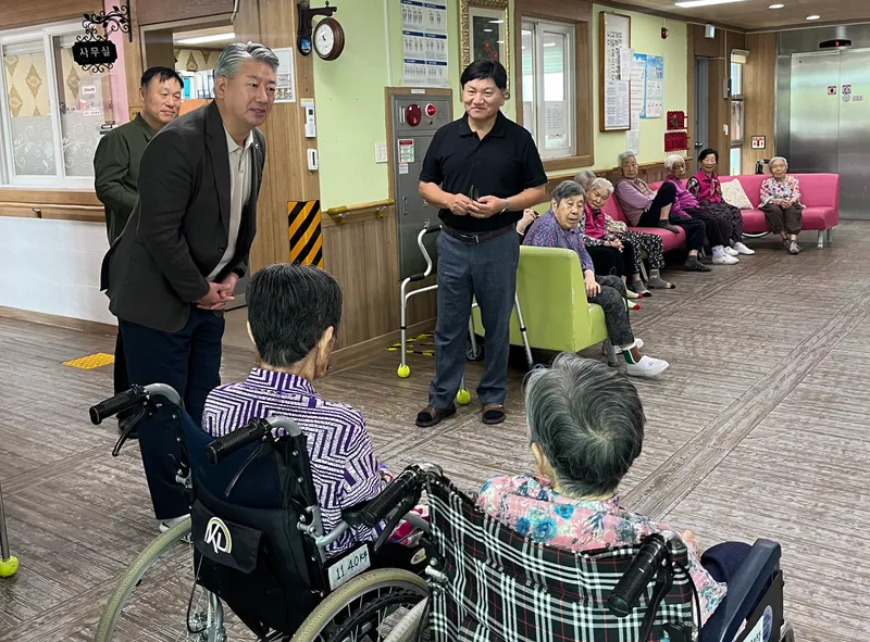 경남도의회 문화복지위, 추석 맞아 거창 사회복지시설 위문