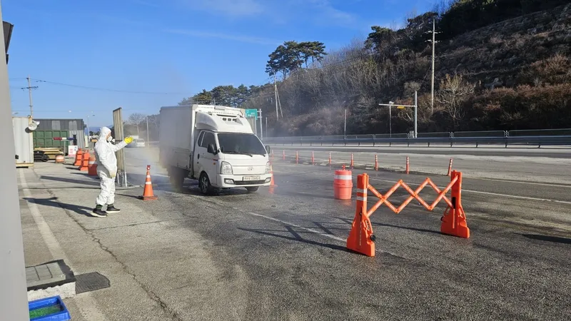 남원시는 추석 명절을 맞아 사람과 차량의 이동이 늘어날 것으로 예상됨에 따라, 가축전염병의 유입과 확산을 막기 위한 특별방역대책을 추진한다