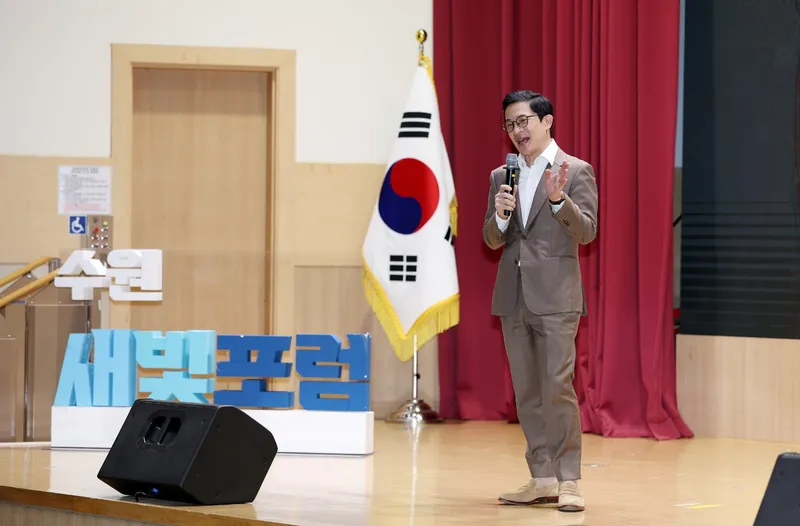 수원새빛포럼에서 강연한 미키김 대표, “효율적인 시간 관리가 미래 설계의 밑거름”