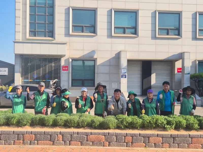 예산군 오가면 새마을지도자협의회, 국화꽃으로 추석 귀성객 맞이