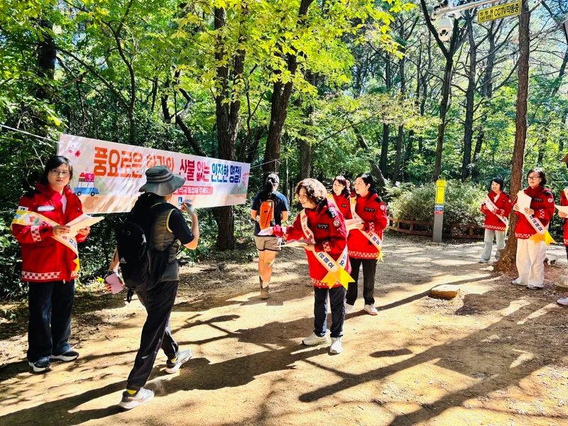 수원특례시, 추석 명절 맞아 광교산에서 산불 예방 캠페인