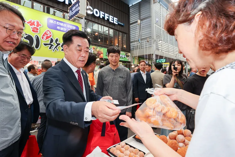 경북도의회, 추석맞이 전통시장 장보기 행사 실시