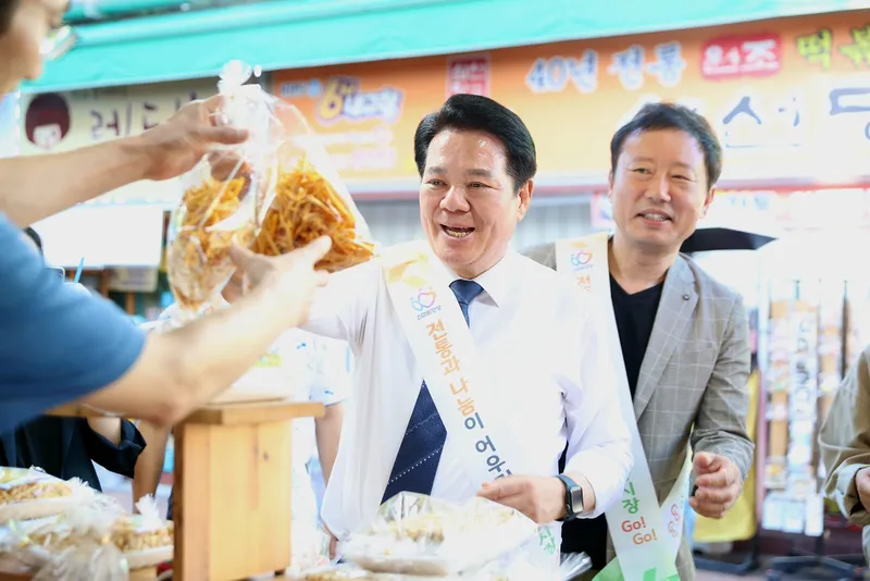 최대호 안양시장, 추석 앞두고 관내 전통시장 방문…민생 현장 점검