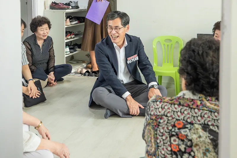 “어르신, 늘 건강하세요”…이기재 양천구청장, 추석 앞두고 경로당 30곳 찾아