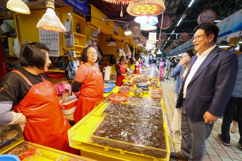 9. 23. 수. 인천광역시교육청, 추석 전통시장 장보기 행사로 지역 상권에 온기 더해 외 12건
