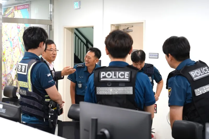 하남시(시장 이현재)가 추석 연휴 기간 종합상황실을 중심으로 24시간 비상대응 체계를 풀가동해 긴급 사고와 생활 불편 민원에 선제적으로 대처하며 시민들이 안전하고 쾌적한 명절을 보낼 수 있도록 총력을 기울였다