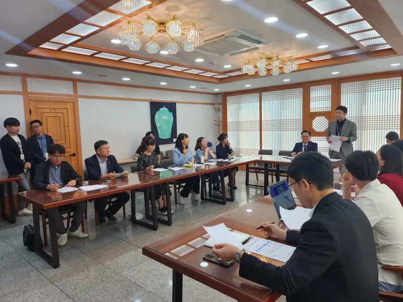 충청북도교육청(교육감 윤건영)은 교육활동 침해 사안 발생 시 학교가 신속하게 대응하고 피해 교원에게 필요한 보호와 지원이 적기에 이뤄질 수 있도록 현장 지원에 힘쓰고 있다