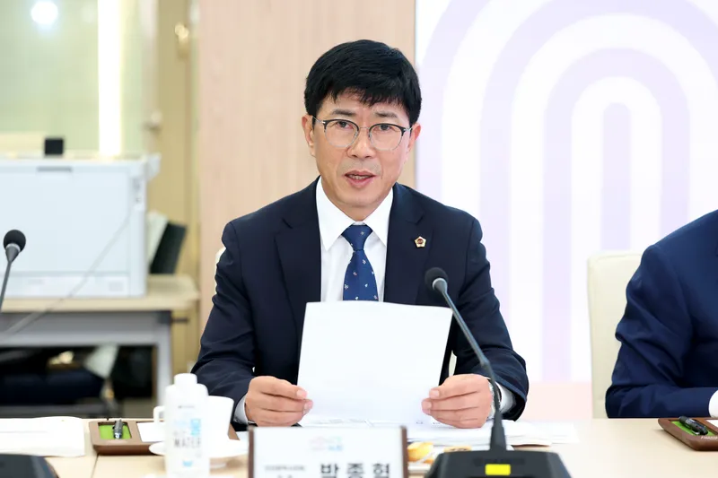 인천시의회 박종혁 의장 정상적인 군부대 이전 사업 추진에 앞장