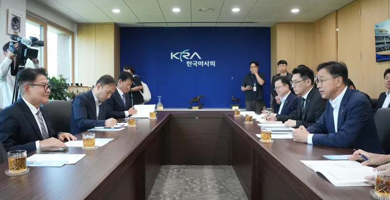 [수시] 한국마사회 제주 유치 속도 낸다…이전 제안서 전달