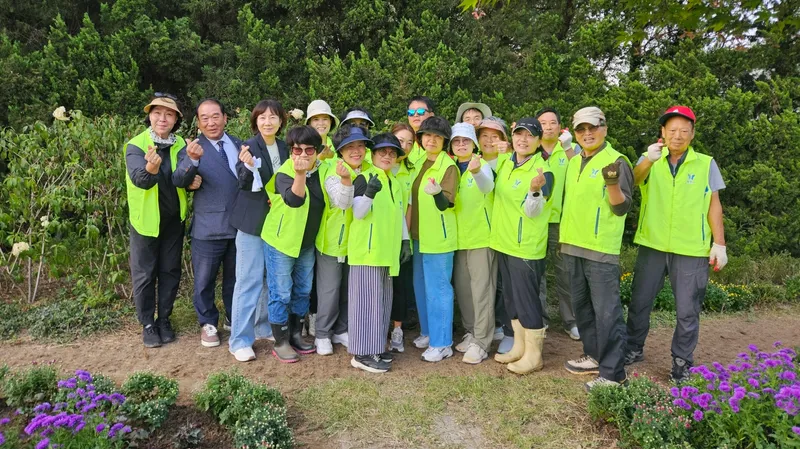 과천시 과천동, 가을꽃 심으며 주민과 함께 마을 가꿔