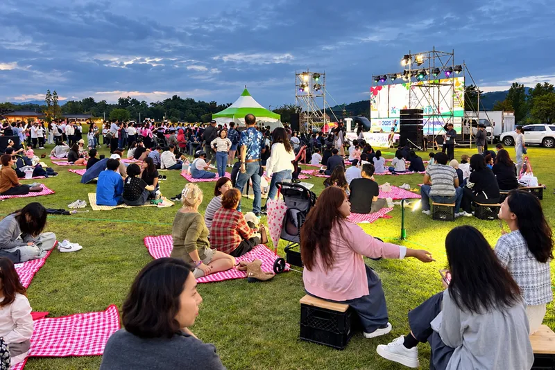 경주 황남동 고분군, 가을꽃으로 물든다…‘황금정원나들이’ 3일 개막