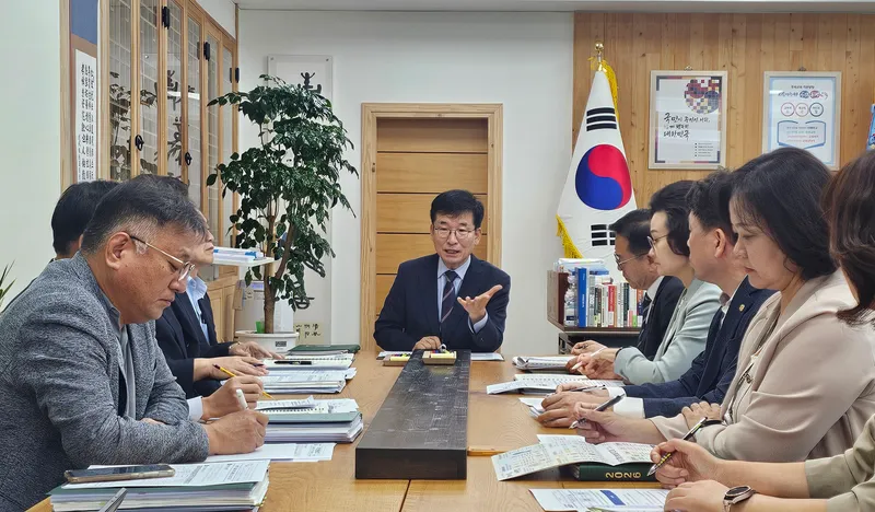 윤건영 충청북도교육감은 2일(금) 오전 기획회의에서 민선 9기 취임 100일(10