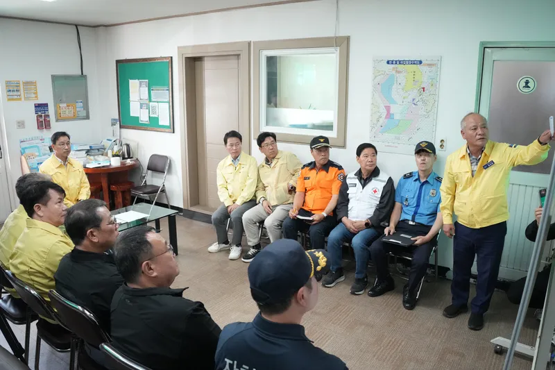 [수시] 제주도, 어선 전복사고 총력 대응…구조 선원 상륙·실종자 수색 지속