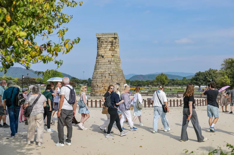 완연한 가을 맞은 경주…동부사적지·대릉원 관광객 ‘북적’
