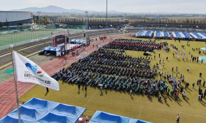 ‘함께 뛴 태안군민, 더 큰 태안을 향해’ 제17회 태안군민체육대회, 화합의 새 이정표 썼다!