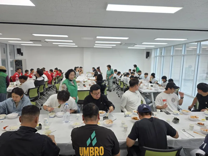 결성면 새마을부녀회, 결성면배 유소년 야구대회서 급식 봉사 ‘구슬땀’