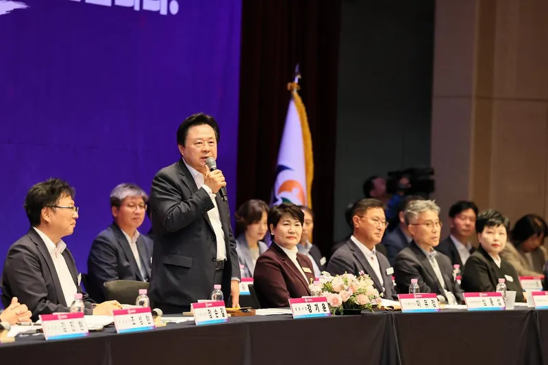 강기윤 창원특례시장, 진해구민 400여 명과 첫 시민과의 대화