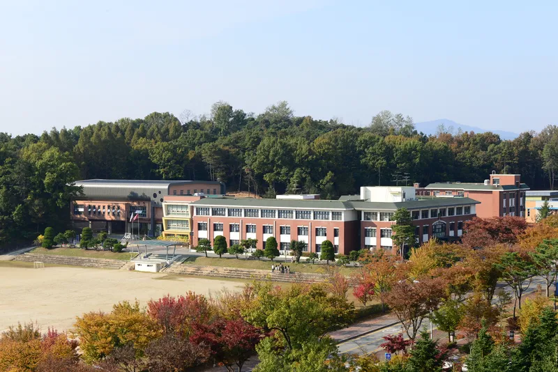 한국교원대학교부설고등학교(교장 정은영)는 12일(월) 오후 6시 30분 한국교원대학교 종합교육연수원 문화관에서 학생과 학부모, 교원 등 250여 명이 참석한 가운데 <2026
