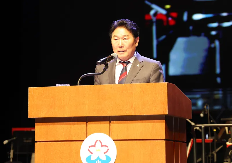 성남시의회, 제53주년 성남 시민의 날 기념식 참석 “시민이 일군 성남의 53년…도시 발전은 더 나은 삶으로 이어져야”