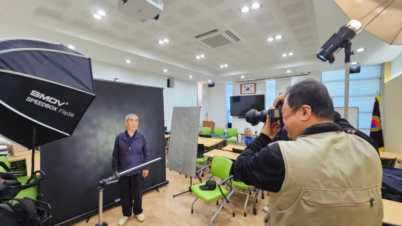 한국자유총연맹양평지회 단월분회, 지역 어르신들과 장수사진 촬영 행사 개최