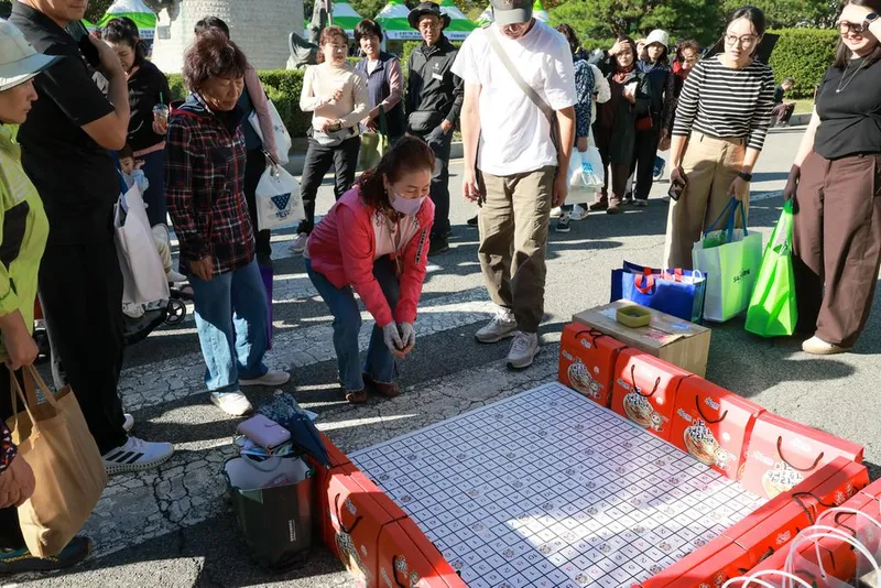 합천춘란부터 양파컵라면까지... 합천군, 경남도민의 날 홍보부스 인기
