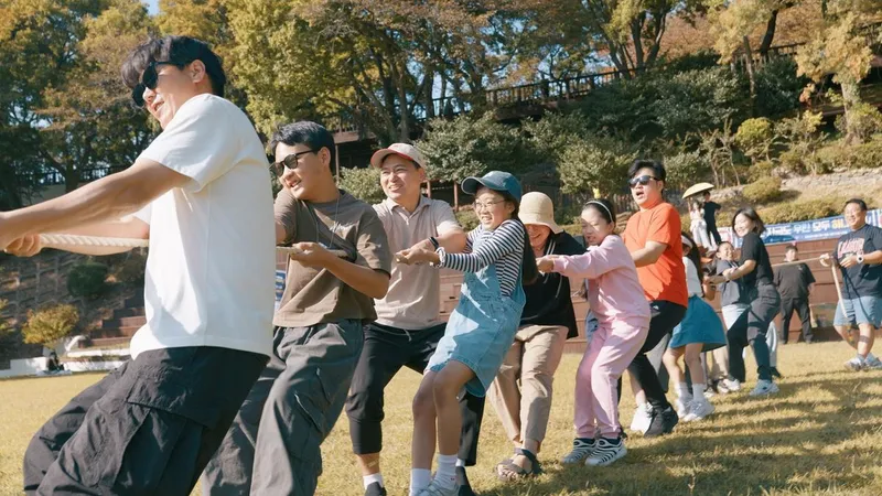 창원 돝섬 ‘렉키의 수상한 피크닉’, 첫 주말 2,000여 명 몰려 대성황