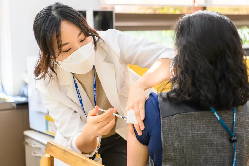 “코로나19 예방접종 챙기세요”… 양천구, 고위험군 대상 무료 접종 실시