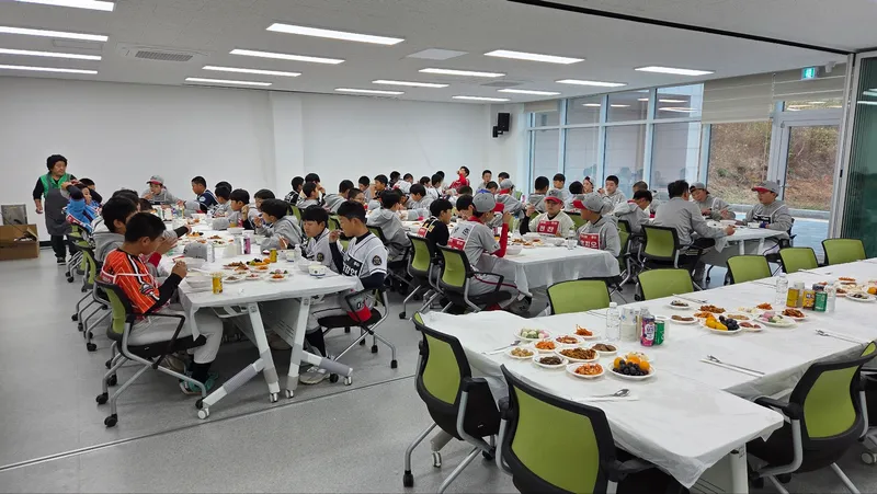 결성면 새마을부녀회, 야구 꿈나무 위한 따뜻한 급식 봉사