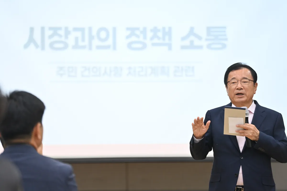 하남시(시장 이현재)는 지난 28일 위례동 행정복지센터 3층 대강당에서 위례동 주민들과 ‘2026년 주민과의 대화 하반기 결과보고회’를 열고 연초 건의사항 처리 성과와 지역 현안을 공유했다