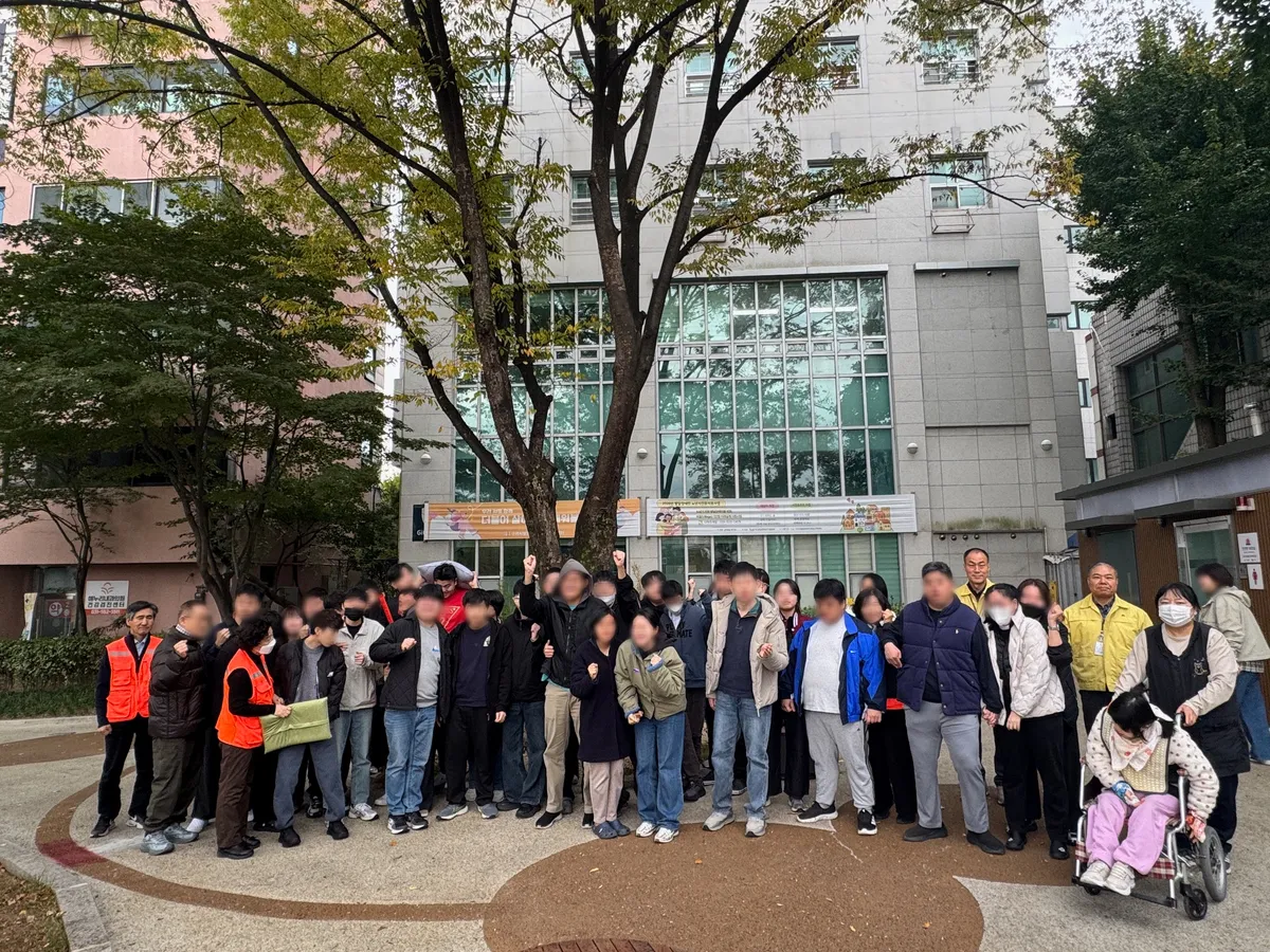 구리시, 발달장애인과 함께 지진 대피 훈련… 행동 요령 익히고 대피 경로 확인