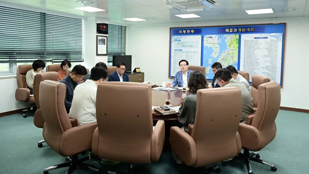 목포시의회, 국제축구센터 인조잔디 교체사업 계약 관련 법적 검토 미비에 유감 표명