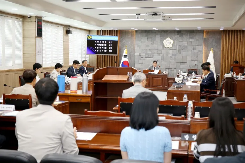 영광군의회, 통학·이동 지원 강화 촉구…교육 현안 점검 - 의회 | 시민의 눈