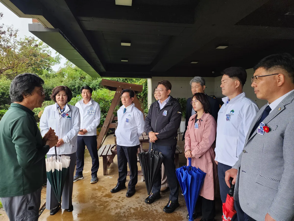 여수시의회 환경복지위, 제1호 민간정원 '꿈꾸는 정원' 현장 점검