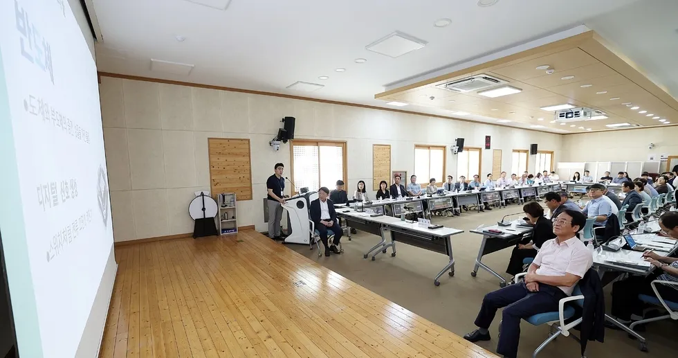강진군, AI·반도체 전공 공무원 양성…“데이터센터 거점 도약” - 행정 | 코리아NEWS