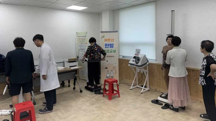 강진군 '어르신 한방건강교실' 운영…어르신들 호응 이어져 - 복지 | 코리아NEWS