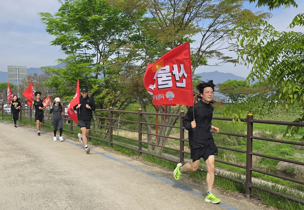 곡성군, 섬진강서 ‘산불 예방 러닝’…발로 뛰는 홍보