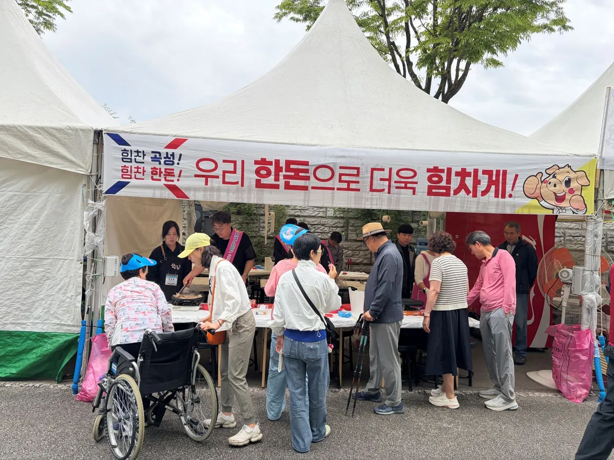곡성세계장미축제서 한우·한돈·낙우 무료 시식, 관광객 열광 - 문화 | 코리아NEWS
