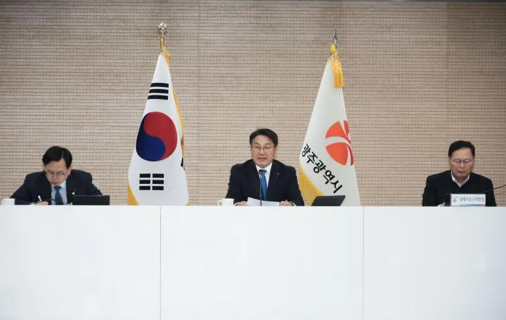 광주광역시장, 올해 성과 평가 및 교육훈련 계획 발표 - 행정 | 코리아NEWS
