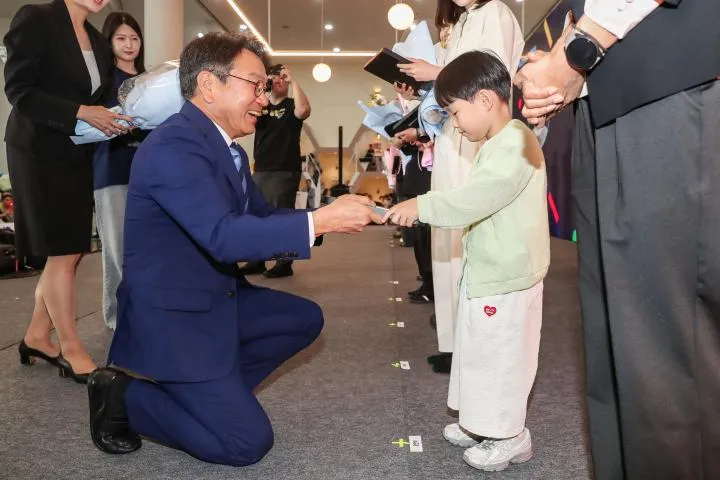 제61회 시민의 날, '더 큰 광주' 특별시 출발 앞두고 140만 시민에 시민대상 수여
